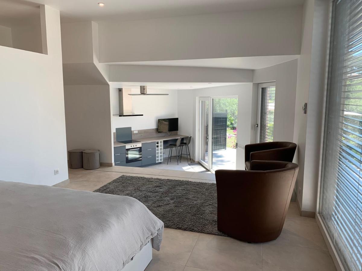 La Balma - 4 Appartements Avec Jardin En Maison Passive De Plain Pied A Frejus-Saint-Raphael エクステリア 写真