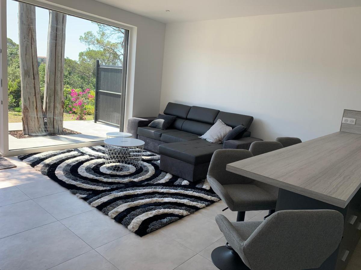 La Balma - 4 Appartements Avec Jardin En Maison Passive De Plain Pied A Frejus-Saint-Raphael エクステリア 写真