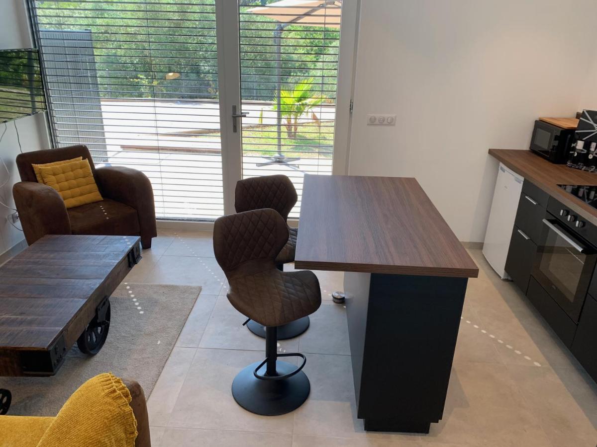 La Balma - 4 Appartements Avec Jardin En Maison Passive De Plain Pied A Frejus-Saint-Raphael エクステリア 写真